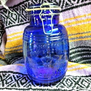 Vintage Cracker barrel 3 quart latched lided cookie jar-cobalt blue